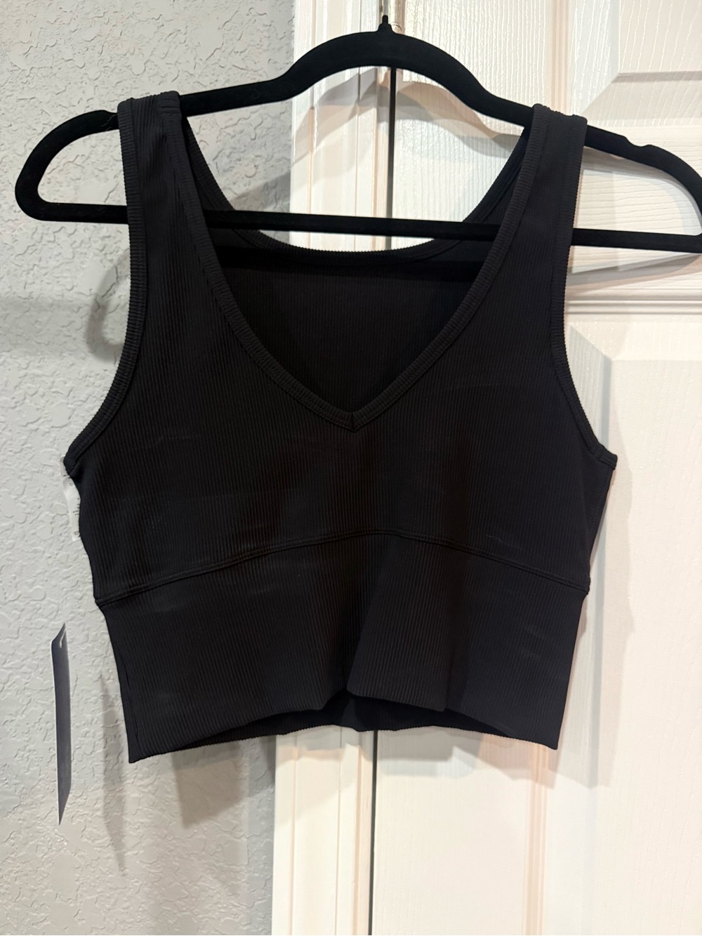 Women's Black Ribbed V-Neck Athletic Crop Tank Top Size 4 NWT